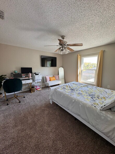 Building Photo - 11317 Ivy Flower Loop