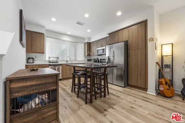 Building Photo - 9942 Artesia Blvd