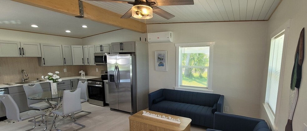 Building Photo - 3420 Ash St