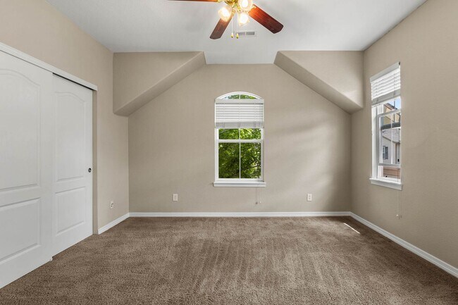 Building Photo - Spacious Townhome in Cherry Creek School District