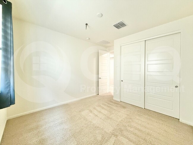 Building Photo - 251 E Wisteria Dr
