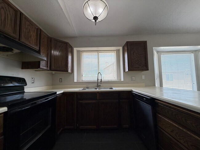 Building Photo - Updated Home in Draper!