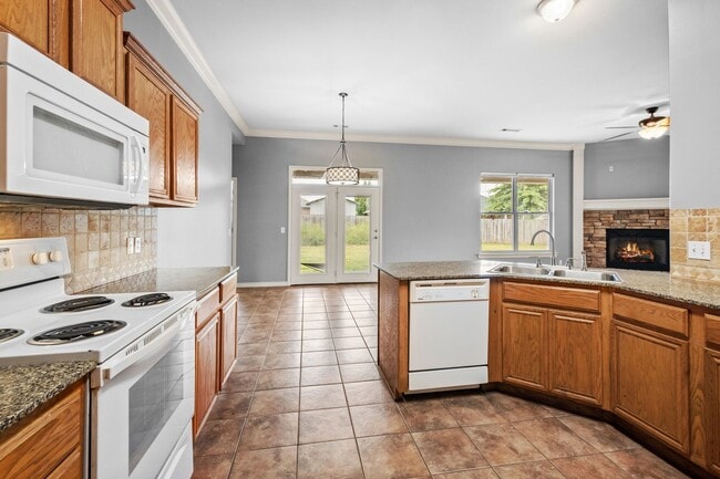 Building Photo - 702 Grant Ave