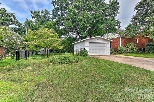 Building Photo - 420 Seneca Pl