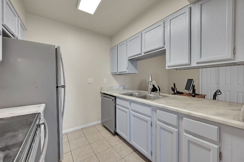 Building Photo - 539 Wright St