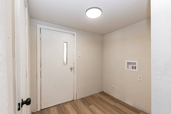 Building Photo - Renovated Two bedroom Home!