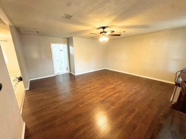 Building Photo - 200 Cedar Ln