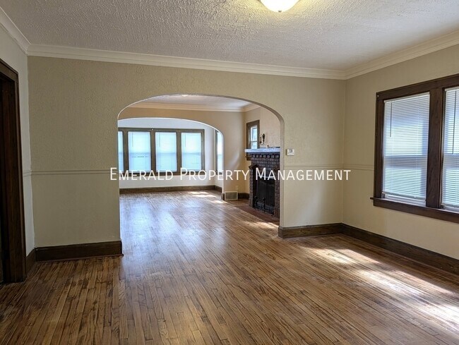Building Photo - 116 Regan St