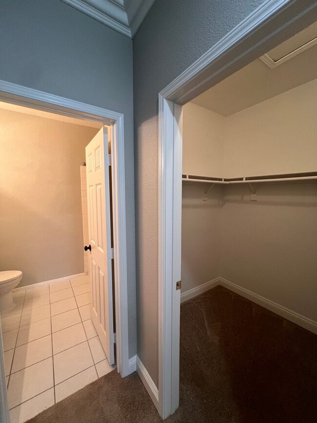 Building Photo - Gated / Mountain Views / $500 Off First Month