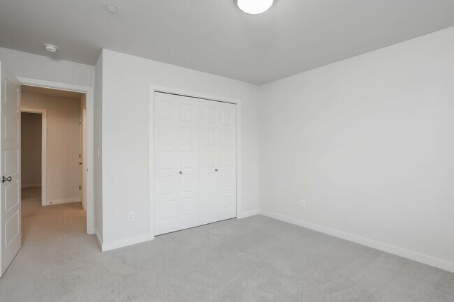 Building Photo - Spacious 5-Bedroom Home for Rent in Martha Lake – Lynnwood