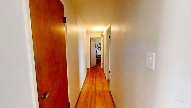 Building Photo - WALK TO SDSU! 5 bed 2 bath House w/ A/C