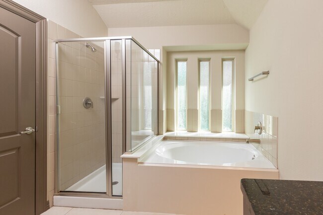 Building Photo - 87 Aventura Pl