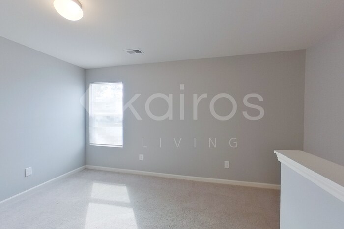 Building Photo - 10 Plymouth Ct