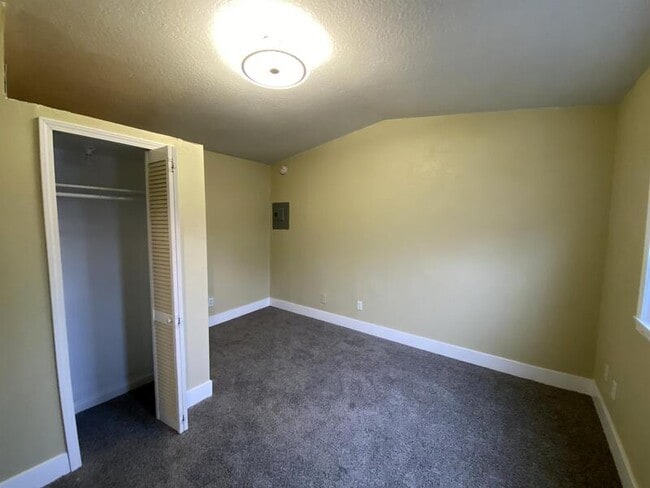 Building Photo - 1225 S Cedar Ave