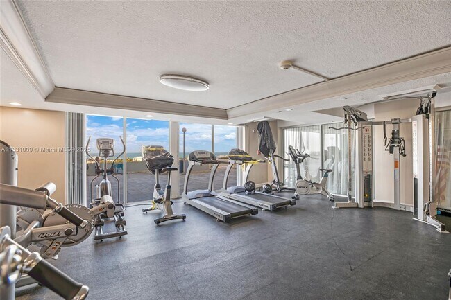Building Photo - 465 Ocean Dr