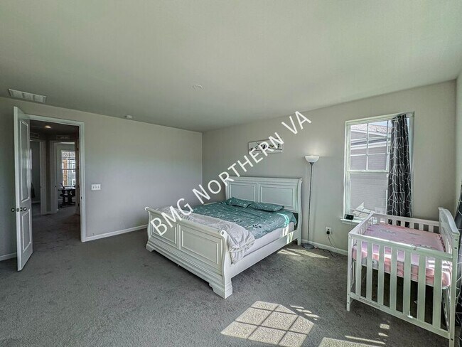 Building Photo - 42961 Running Creek Square