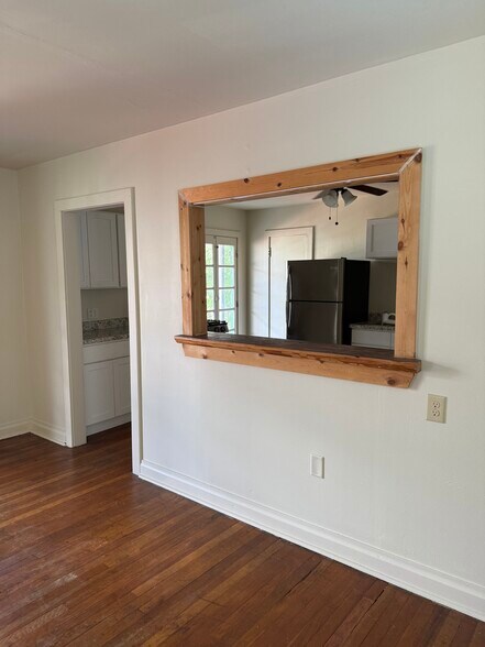 Building Photo - 533 Spain St