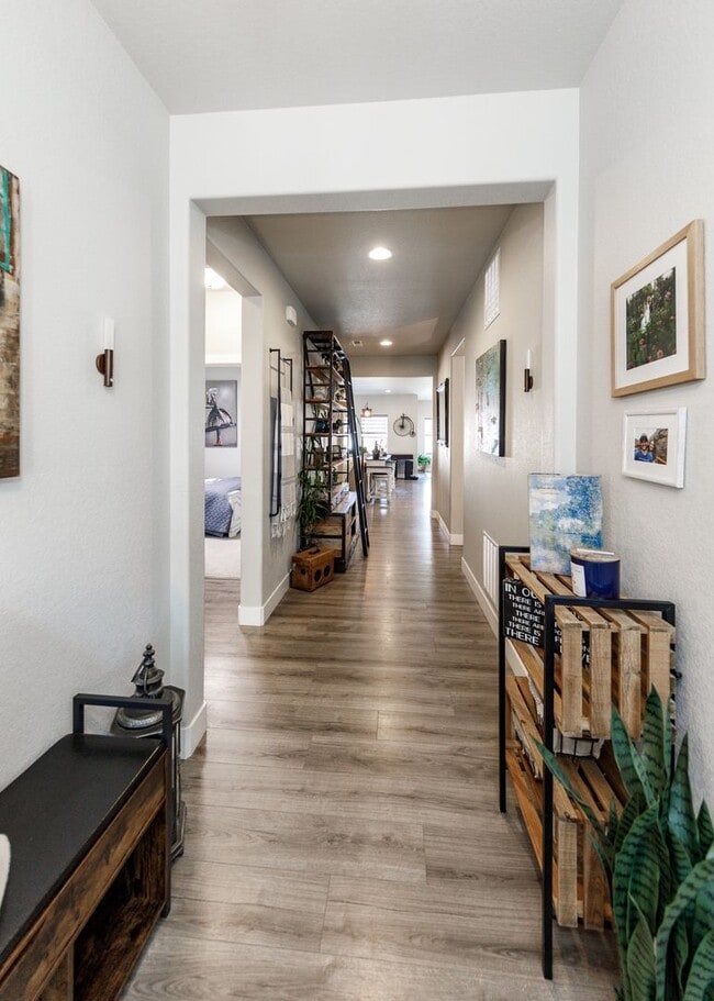 Building Photo - Luxury Ranch-Style Home for Rent | Wolf Ranch | D20 Schools | Pikes Peak Views