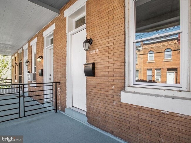 Building Photo - 1529 N 28th St