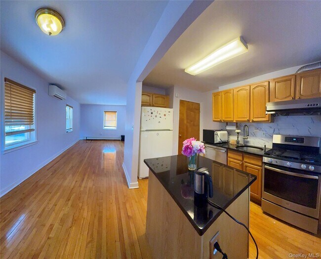 Building Photo - 110-55 64th Rd