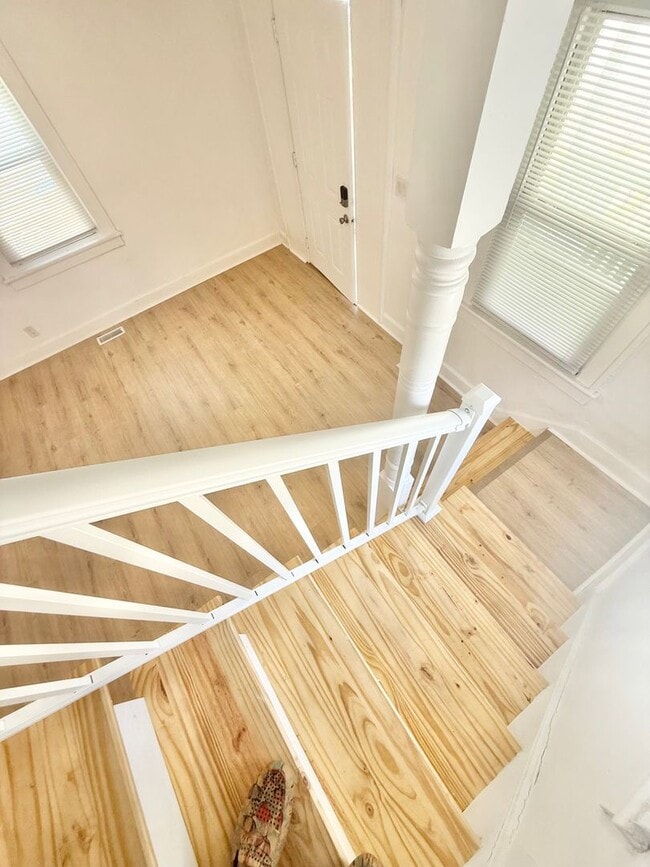 Building Photo - ***RENT READY~4 Bed RENOVATED 2 story house/w/ downstairs bedroom/Granite countertops