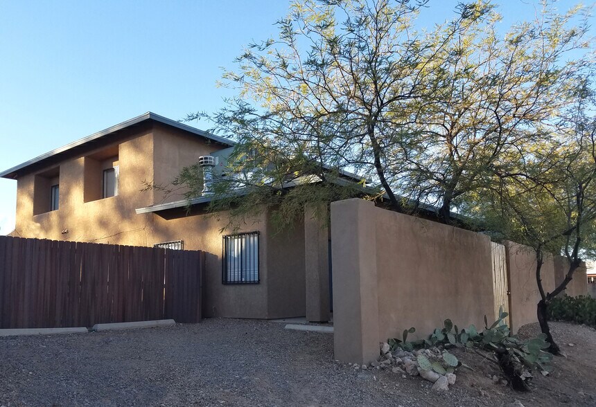 Building Photo - 1387 E Edison St
