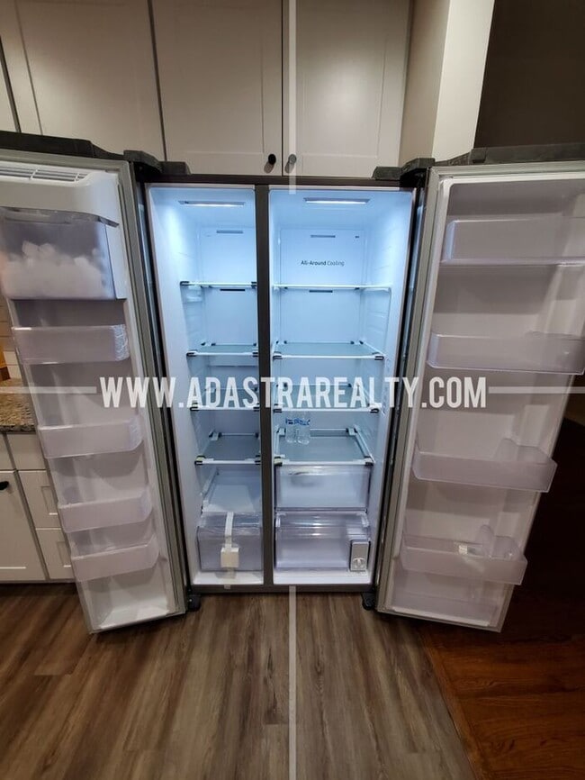 Building Photo - Beautiful Home in the Heart of Overland Park-Available NOW!!