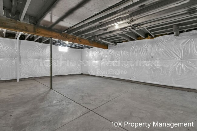 Building Photo - 592 Courtright Dr