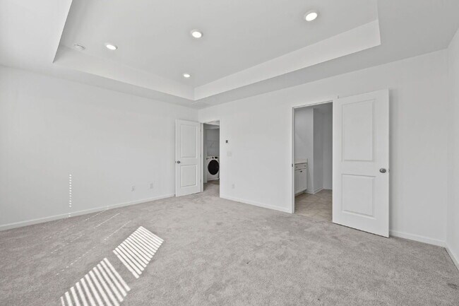 Building Photo - 2730 Harrison Dr
