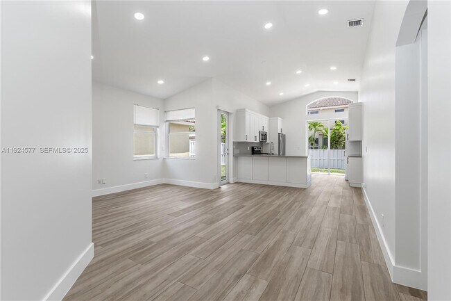 Building Photo - 15130 SW 49th Ct