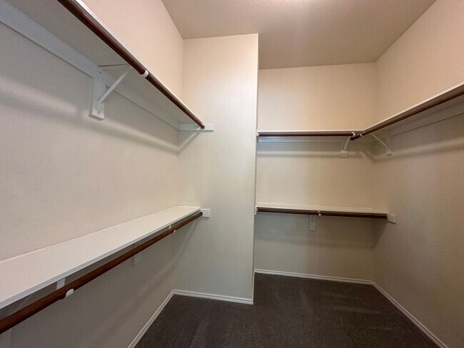 Building Photo - 7110 Creekstone