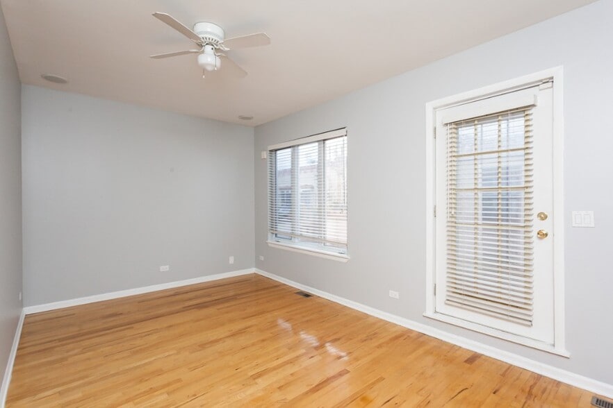 Building Photo - 2427 N Clybourn Ave