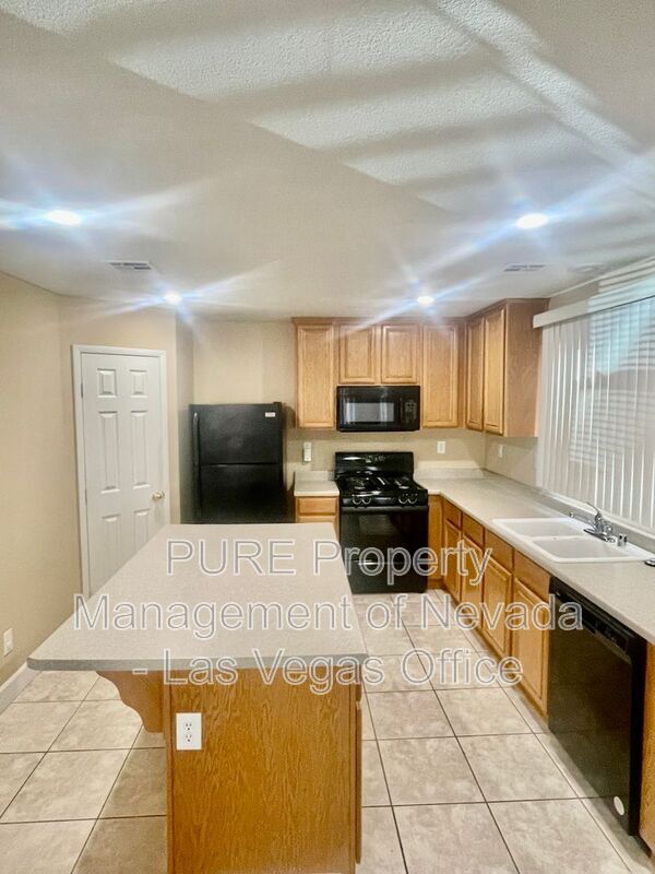 Building Photo - 126 Solidago Ave
