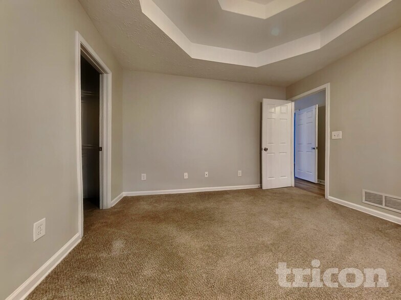 Building Photo - 3021 Tennyson Dr