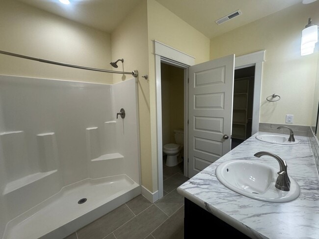 Building Photo - Rent Reduced! Home in Quincy