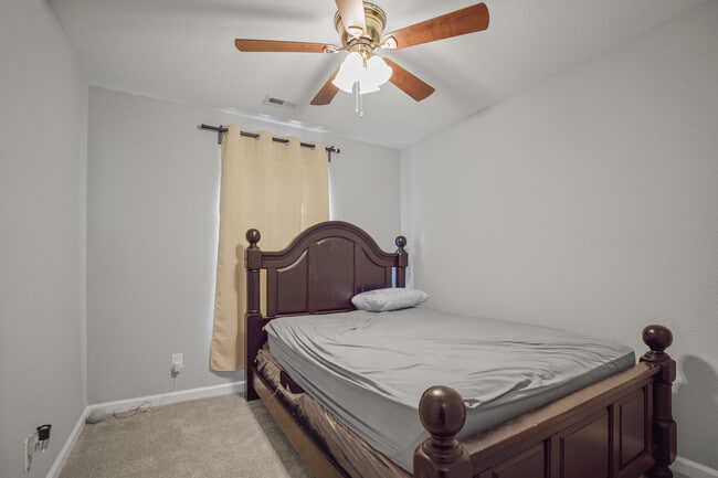 Building Photo - 305 N Division St