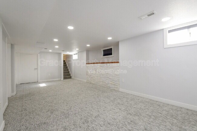 Building Photo - 322 N Raleigh St