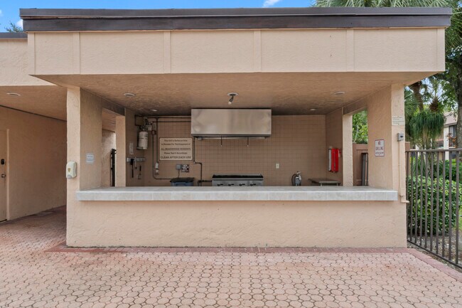 Building Photo - 2339 SW 15th St