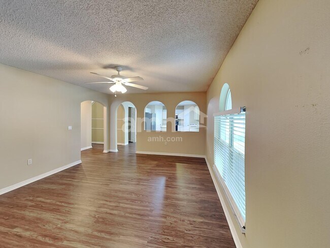 Building Photo - 3275 Hunters Chase Loop