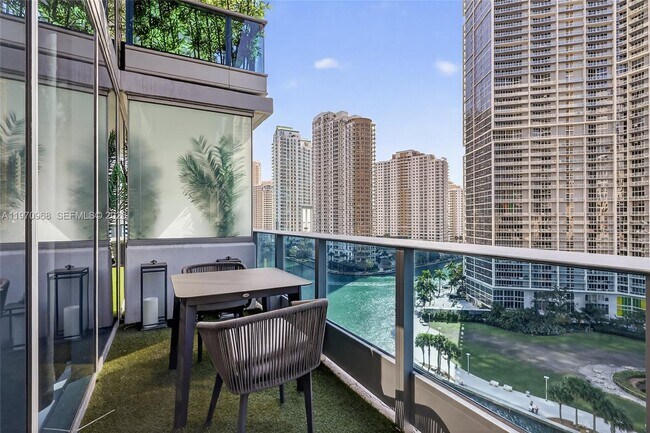 Building Photo - 200 Biscayne Blvd Way