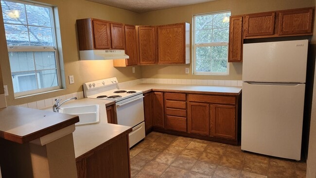 Building Photo - South Hill Home!! Coming Soon!