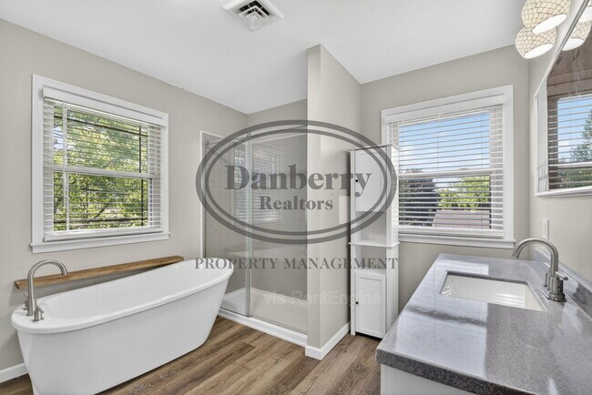 Building Photo - 3018 Gleneagle Dr