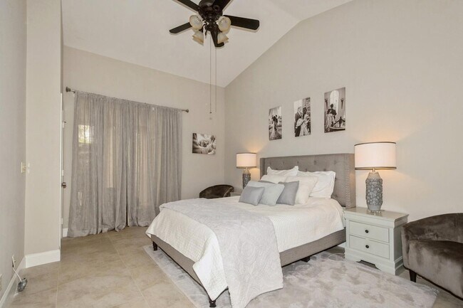 Building Photo - 4485 Carambola Cir S