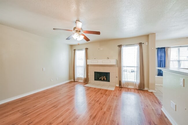 Building Photo - 13723 Rural Oak St