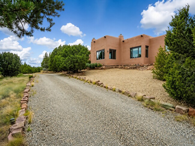 Building Photo - 61 Paseo Del Antilope