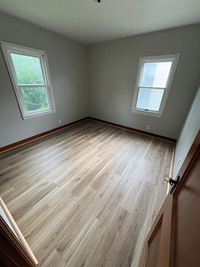Building Photo - 3 Bedroom 1 Bathroom Single Family Home