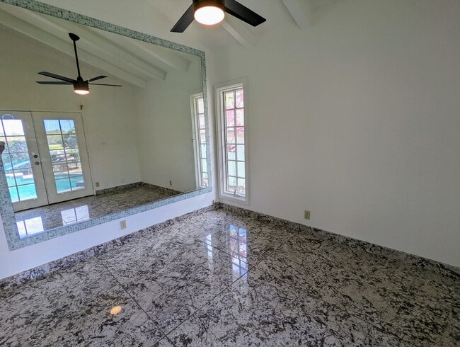 Building Photo - Kalama valley single level 4 bedroom home ...