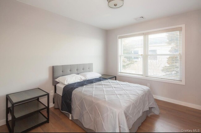 Building Photo - 15A Oakhurst Rd