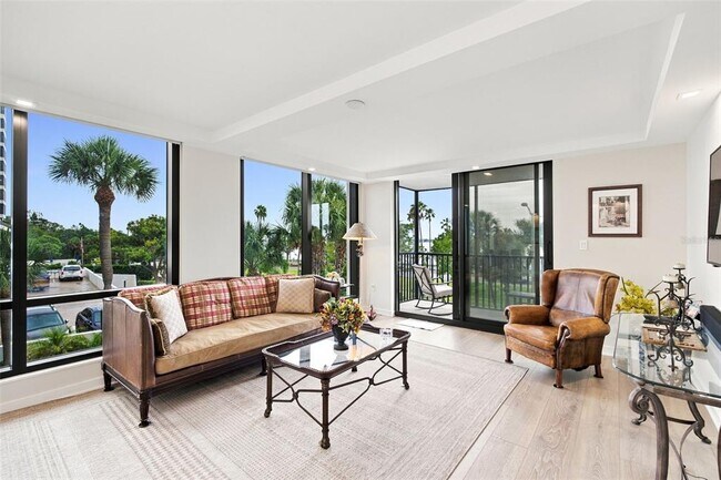 Building Photo - 707 S Gulfstream Ave