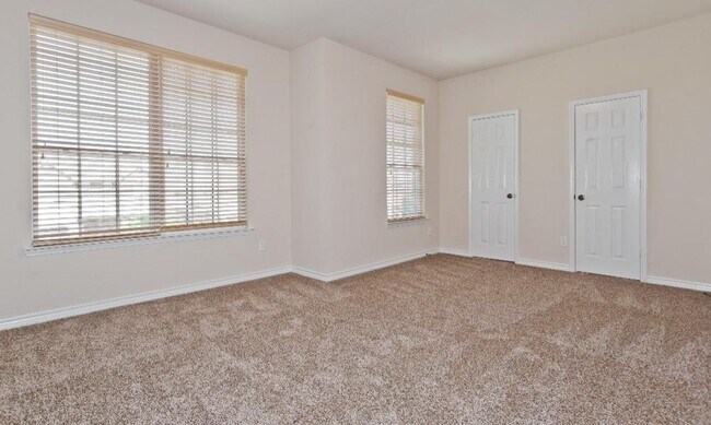 Building Photo - 506 Port Royale Way